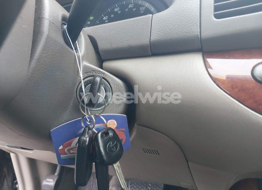 Photo 11 of 2002 Toyota Camry XLE V6 (VIN 4T1BF30KX2U528288)