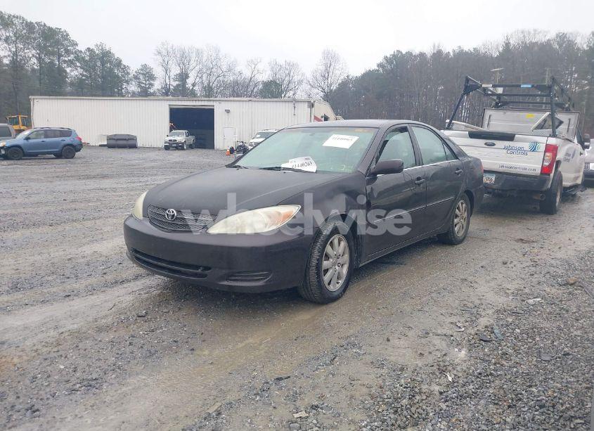 Photo 2 of 2002 Toyota Camry XLE V6 (VIN 4T1BF30KX2U528288)