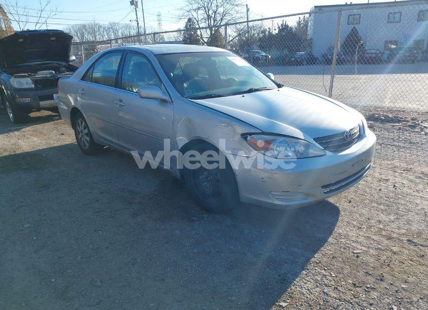 2002 Toyota Camry XLE V6 (VIN 4T1BF30KX2U537587) main photo