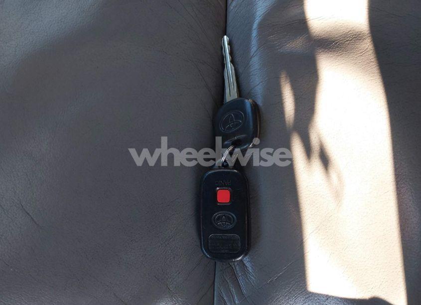 Photo 11 of 2002 Toyota Camry XLE V6 (VIN 4T1BF30KX2U537587)