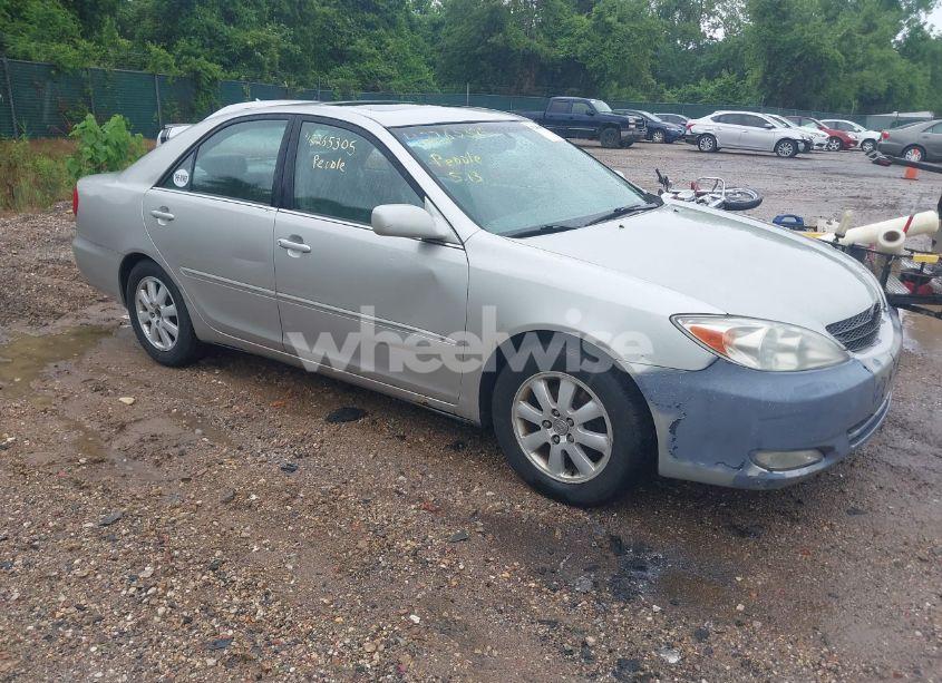 2004 Toyota Camry XLE V6 (VIN 4T1BF30KX4U580913) main photo