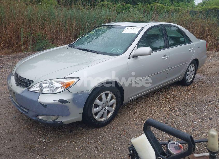 Photo 2 of 2004 Toyota Camry XLE V6 (VIN 4T1BF30KX4U580913)