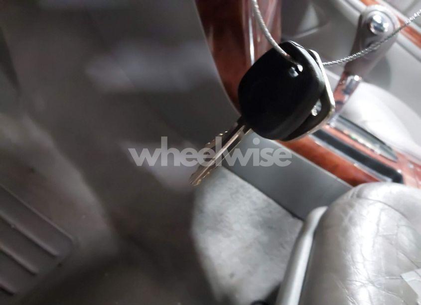 Photo 11 of 2005 Toyota Camry XLE V6 (VIN 4T1BF30KX5U083054)