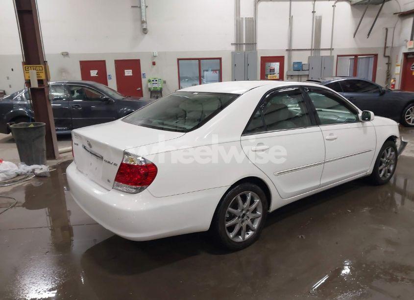 Photo 4 of 2005 Toyota Camry XLE V6 (VIN 4T1BF30KX5U083054)