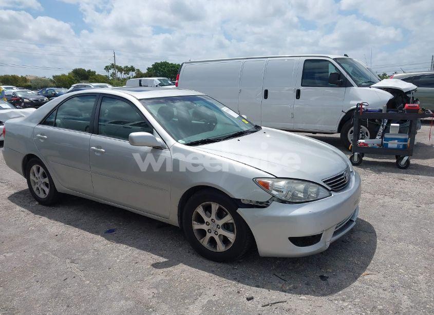 2005 Toyota Camry XLE V6 (VIN 4T1BF30KX5U088710) main photo