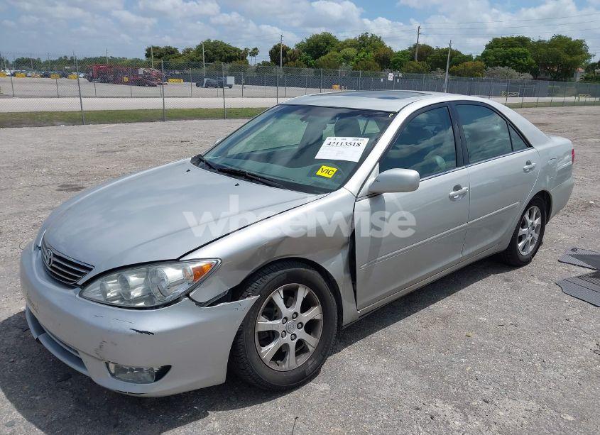 Photo 2 of 2005 Toyota Camry XLE V6 (VIN 4T1BF30KX5U088710)