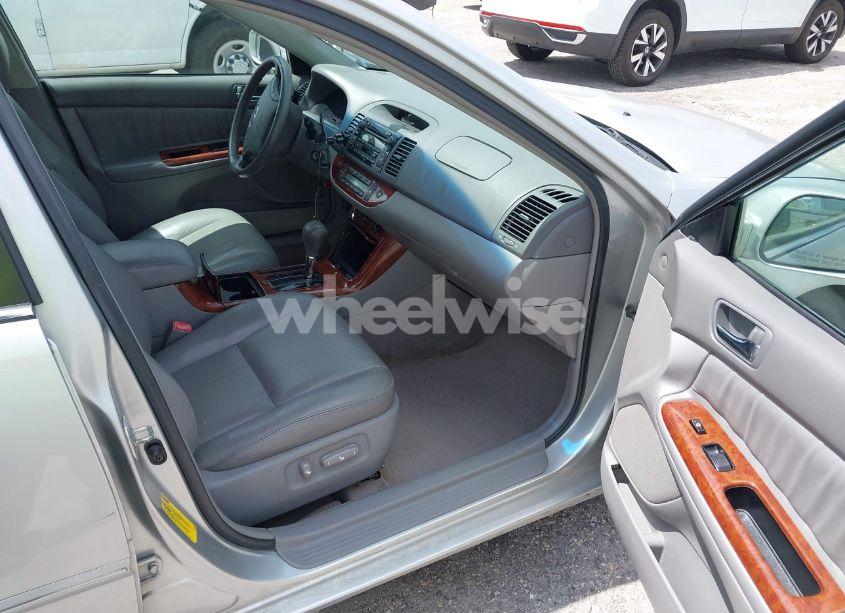 Photo 5 of 2005 Toyota Camry XLE V6 (VIN 4T1BF30KX5U088710)