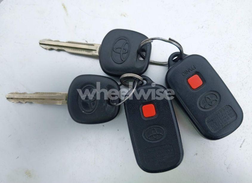 Photo 11 of 2005 Toyota Camry XLE V6 (VIN 4T1BF30KX5U100483)