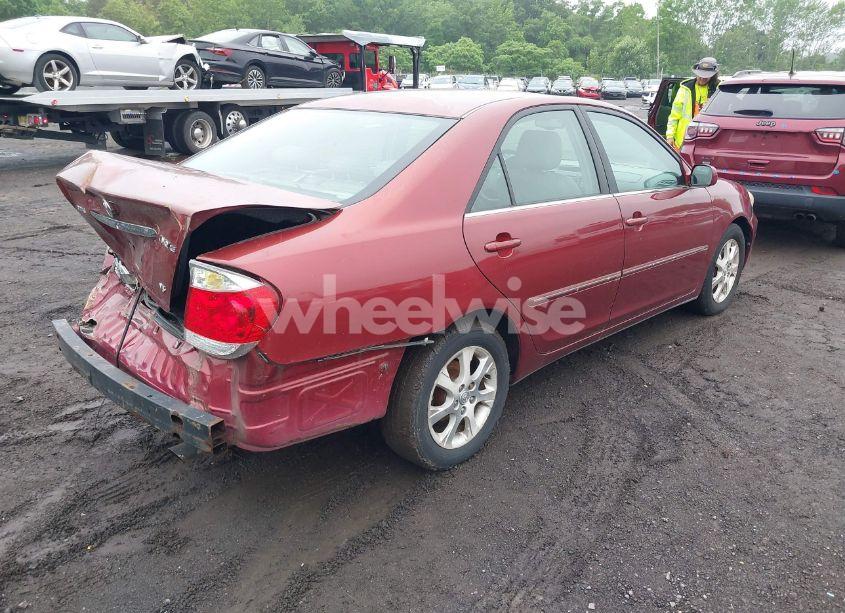 Photo 4 of 2005 Toyota Camry XLE V6 (VIN 4T1BF30KX5U100483)