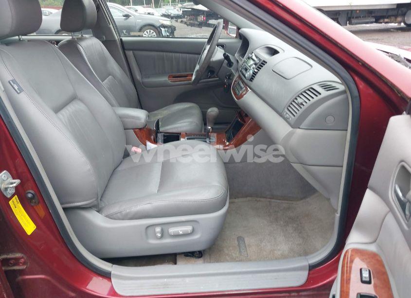 Photo 5 of 2005 Toyota Camry XLE V6 (VIN 4T1BF30KX5U100483)