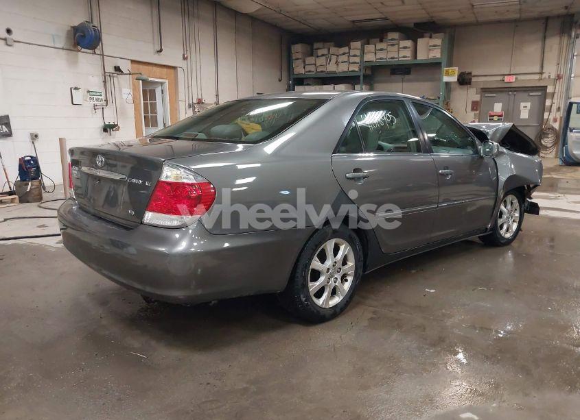 Photo 4 of 2005 Toyota Camry XLE V6 (VIN 4T1BF30KX5U604306)
