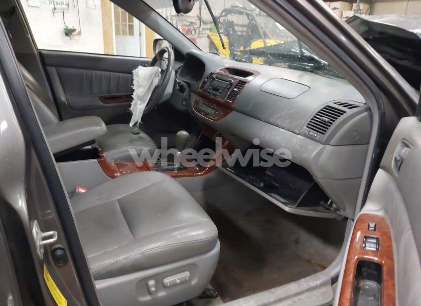 Photo 5 of 2005 Toyota Camry XLE V6 (VIN 4T1BF30KX5U604306)