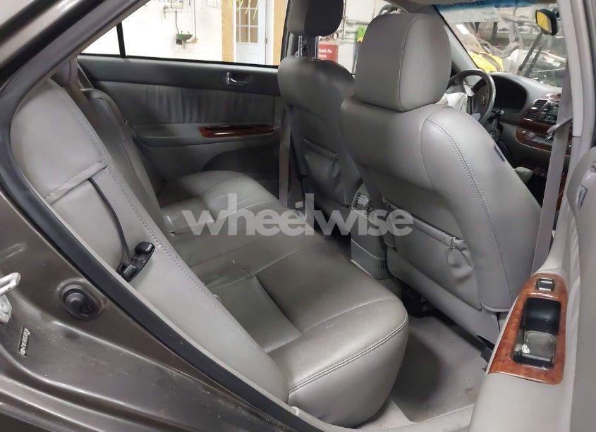 Photo 8 of 2005 Toyota Camry XLE V6 (VIN 4T1BF30KX5U604306)