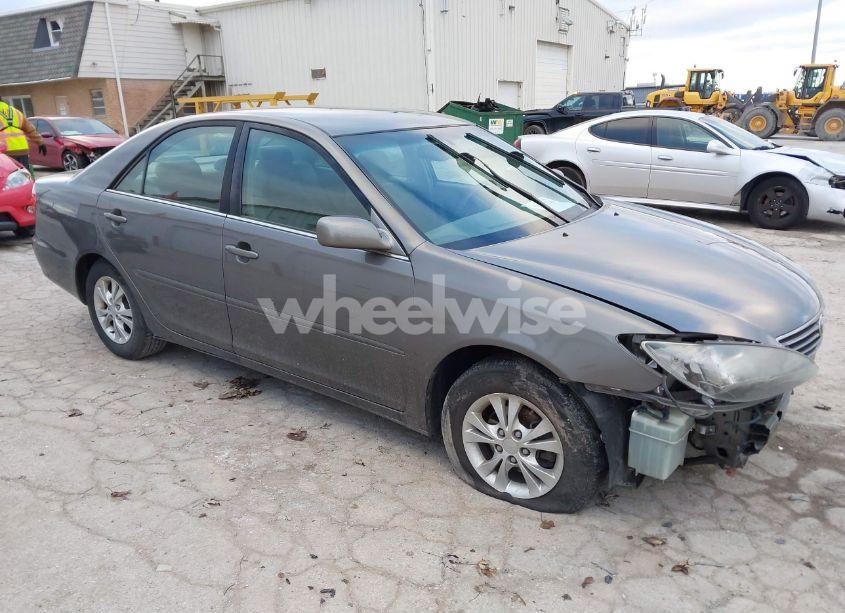 2005 Toyota Camry LE V6 (VIN 4T1BF30KX5U605732) main photo
