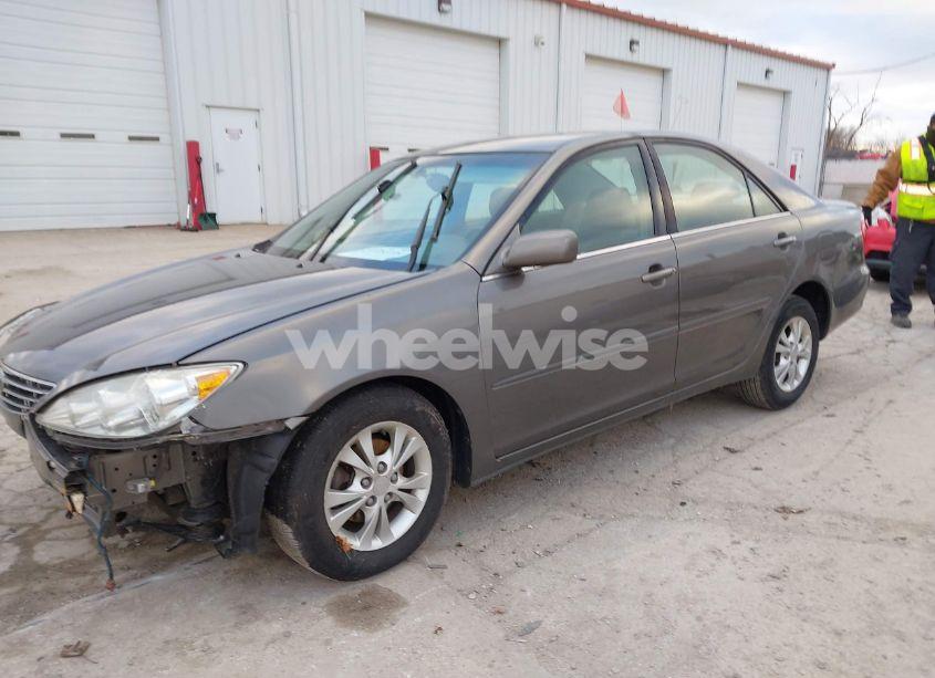Photo 2 of 2005 Toyota Camry LE V6 (VIN 4T1BF30KX5U605732)