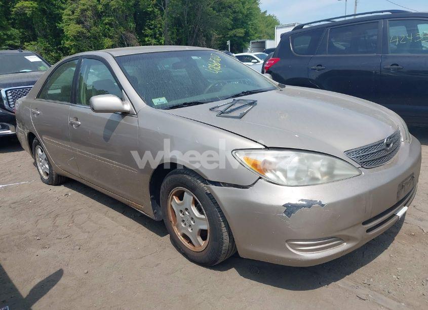 2002 Toyota Camry LE V6 (VIN 4T1BF32K02U506975) main photo