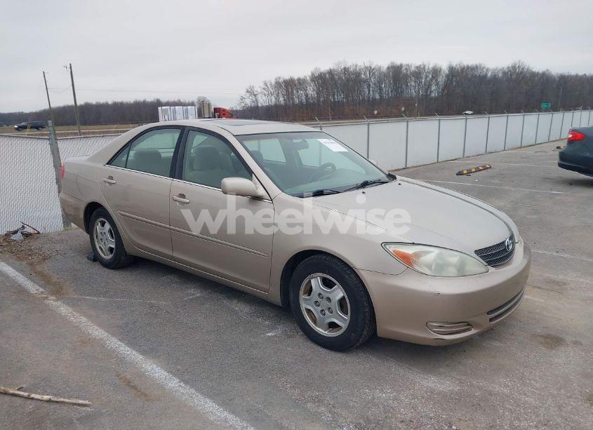 2003 Toyota Camry LE V6 (VIN 4T1BF32K03U565154) main photo