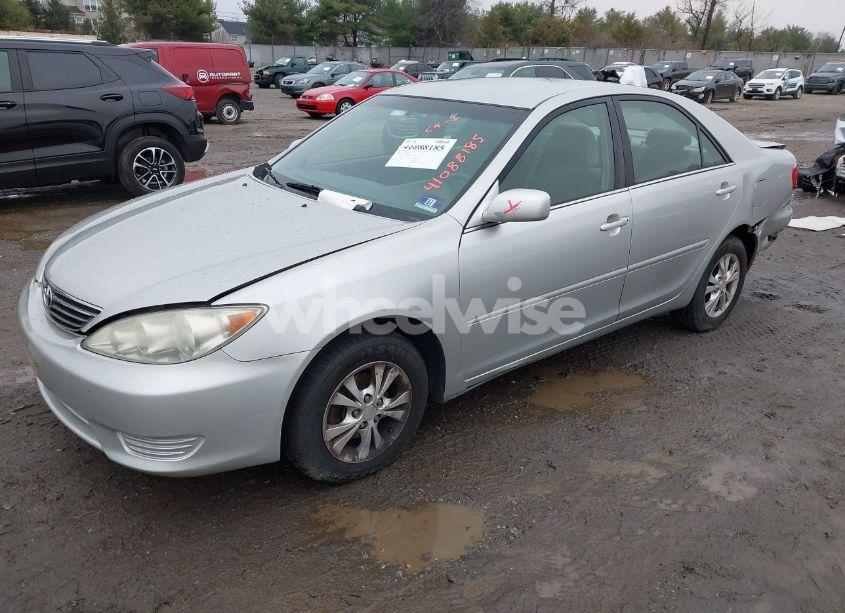 Photo 2 of 2005 Toyota Camry LE V6 (VIN 4T1BF32K05U085165)