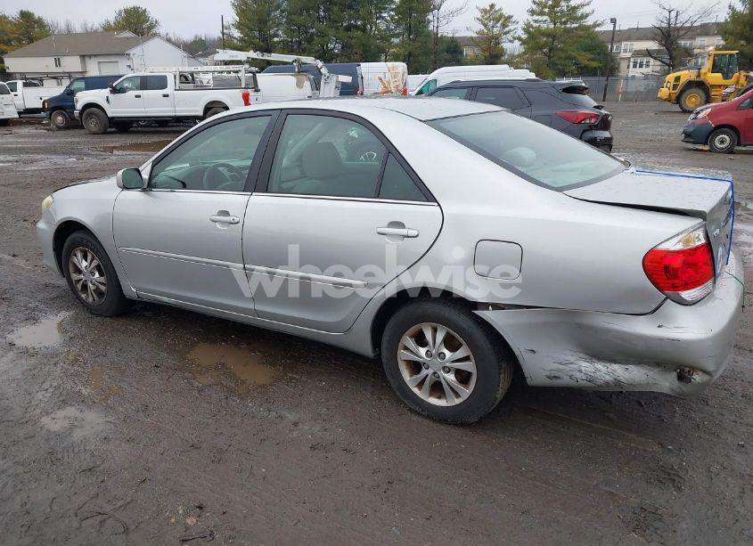 Photo 3 of 2005 Toyota Camry LE V6 (VIN 4T1BF32K05U085165)