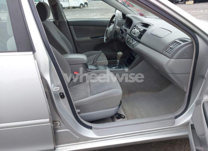 Photo 5 of 2005 Toyota Camry LE V6 (VIN 4T1BF32K05U085165)