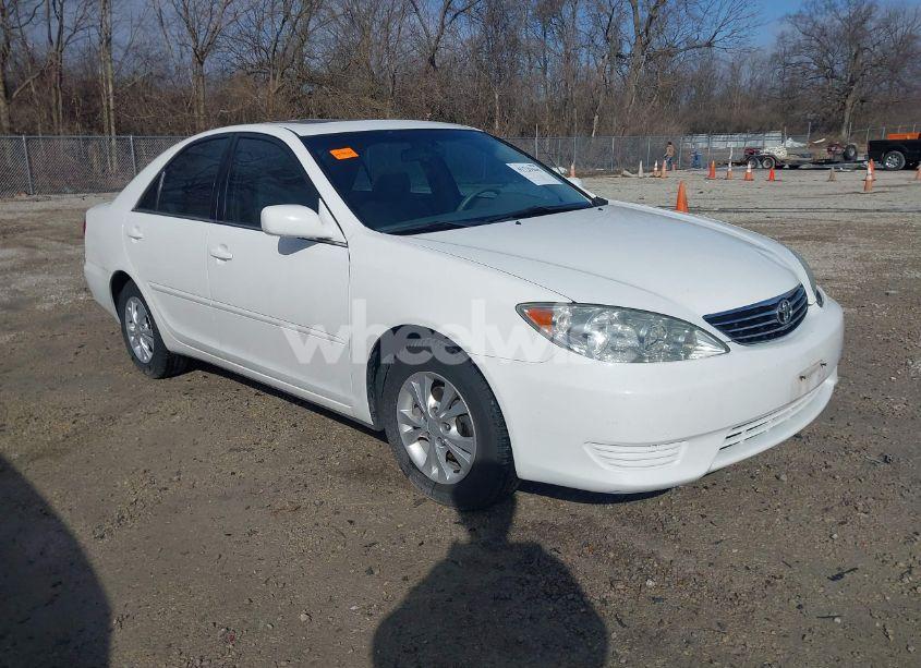 2005 Toyota Camry LE V6 (VIN 4T1BF32K05U096621) main photo