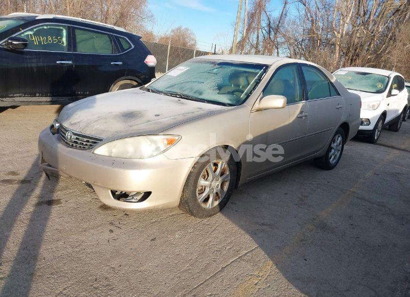 Photo 2 of 2005 Toyota Camry XLE V6 (VIN 4T1BF32K05U105382)