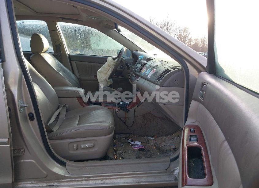 Photo 5 of 2005 Toyota Camry XLE V6 (VIN 4T1BF32K05U105382)