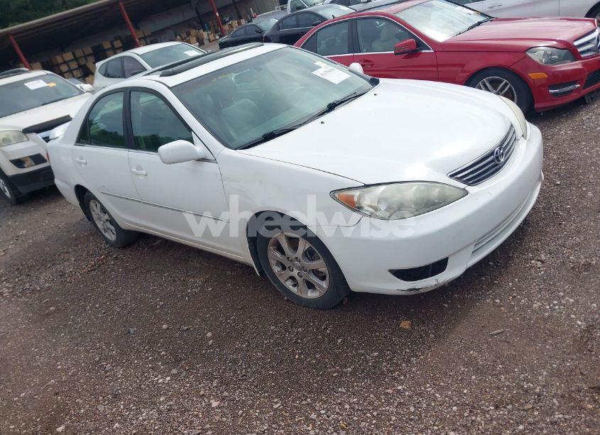2005 Toyota Camry XLE V6 (VIN 4T1BF32K05U608510) main photo