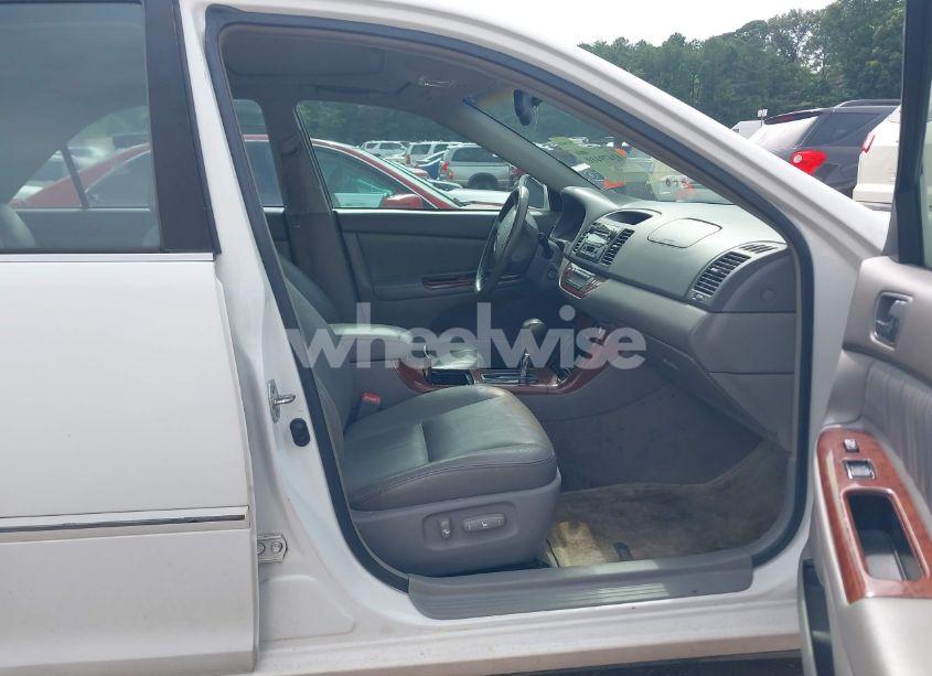 Photo 5 of 2005 Toyota Camry XLE V6 (VIN 4T1BF32K05U608510)