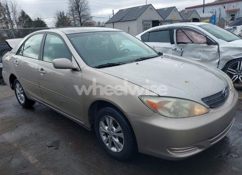 2004 Toyota Camry LE V6 (VIN 4T1BF32K14U066784) main photo