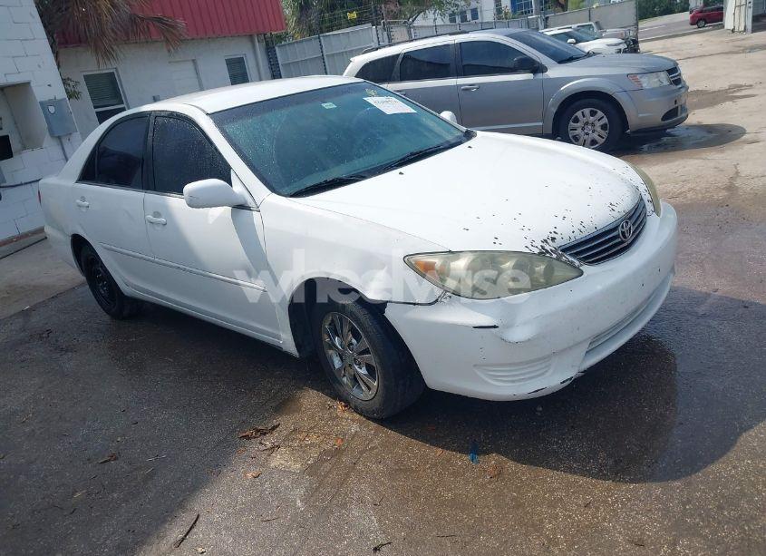 2005 Toyota Camry LE V6 (VIN 4T1BF32K15U096143) main photo