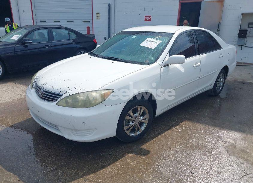 Photo 2 of 2005 Toyota Camry LE V6 (VIN 4T1BF32K15U096143)