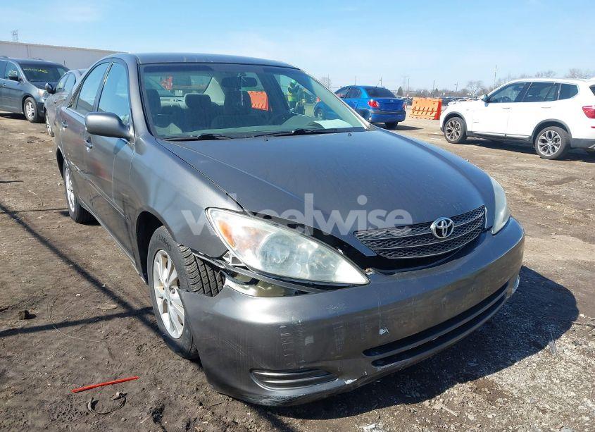 2004 Toyota Camry LE V6 (VIN 4T1BF32K24U574956) main photo