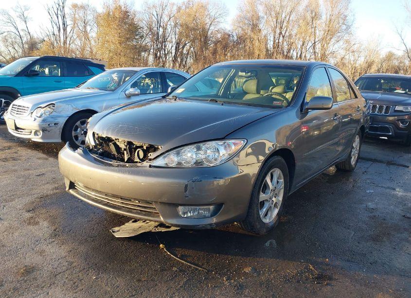 Photo 2 of 2005 Toyota Camry XLE V6 (VIN 4T1BF32K25U592097)