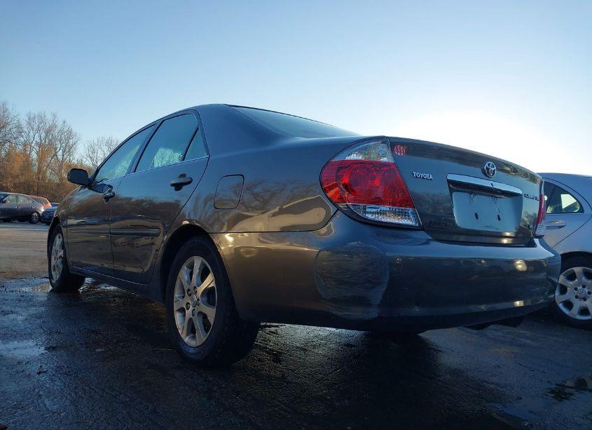 Photo 3 of 2005 Toyota Camry XLE V6 (VIN 4T1BF32K25U592097)