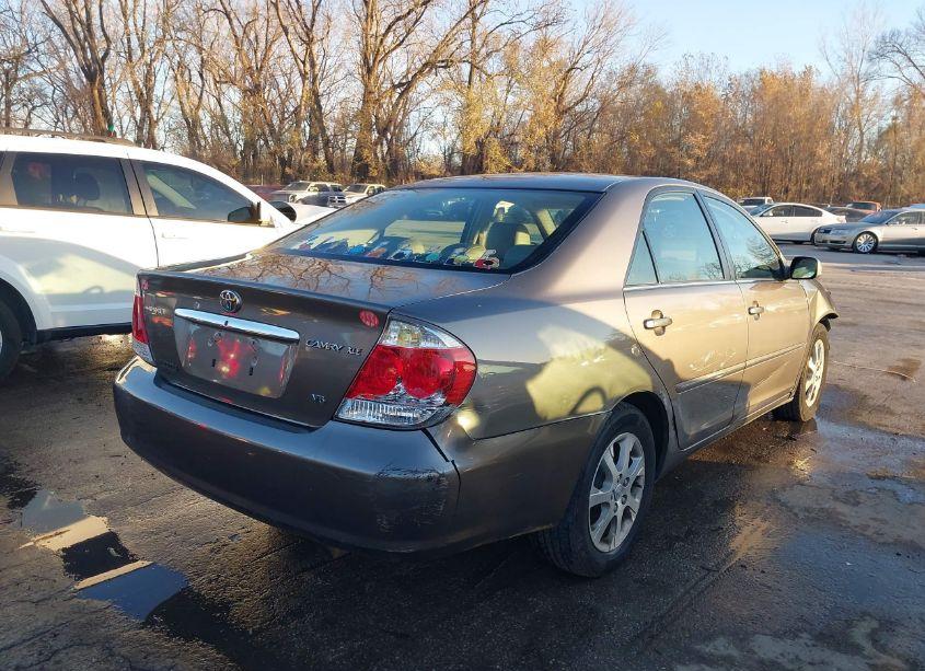 Photo 4 of 2005 Toyota Camry XLE V6 (VIN 4T1BF32K25U592097)