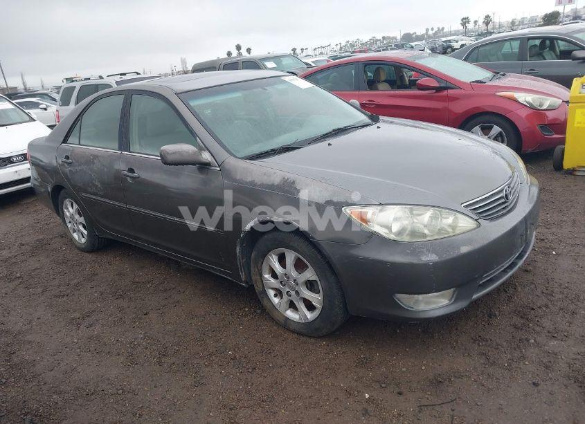 2005 Toyota Camry XLE V6 (VIN 4T1BF32K25U595176) main photo