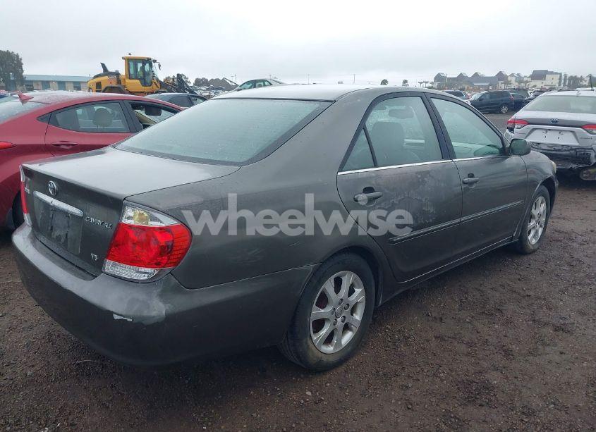 Photo 4 of 2005 Toyota Camry XLE V6 (VIN 4T1BF32K25U595176)