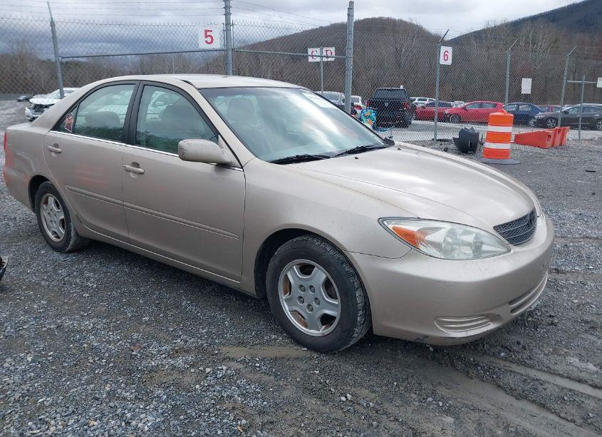 2002 Toyota Camry LE V6 (VIN 4T1BF32K32U519445) main photo