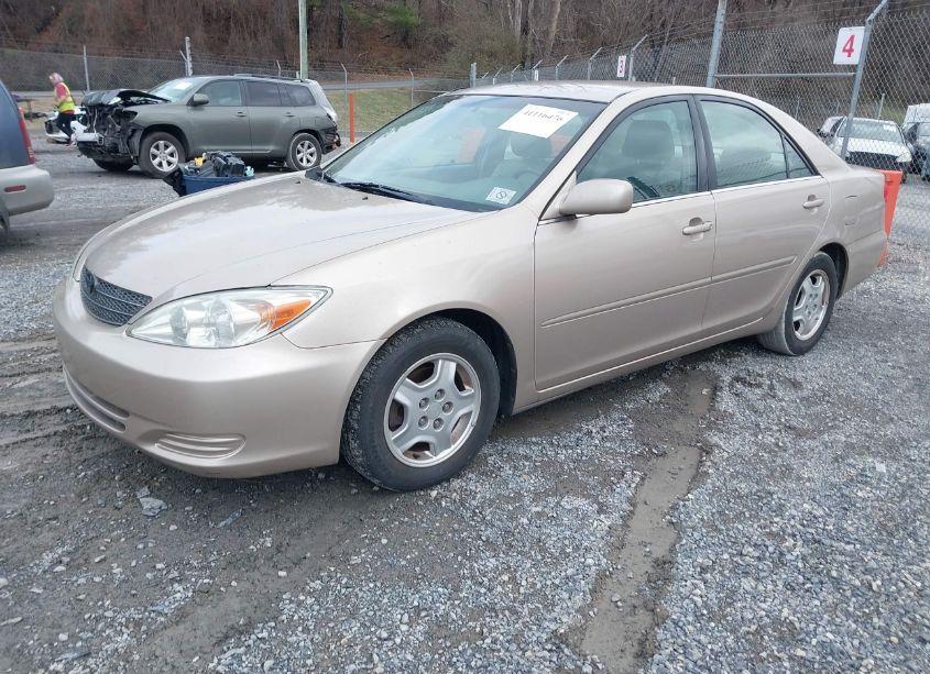 Photo 2 of 2002 Toyota Camry LE V6 (VIN 4T1BF32K32U519445)