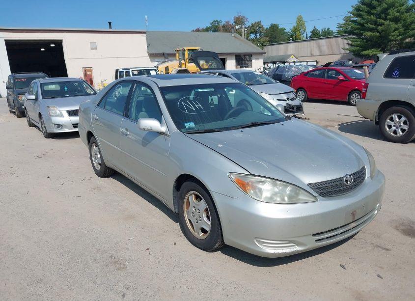 2003 Toyota Camry LE (VIN 4T1BF32K33U551295) main photo