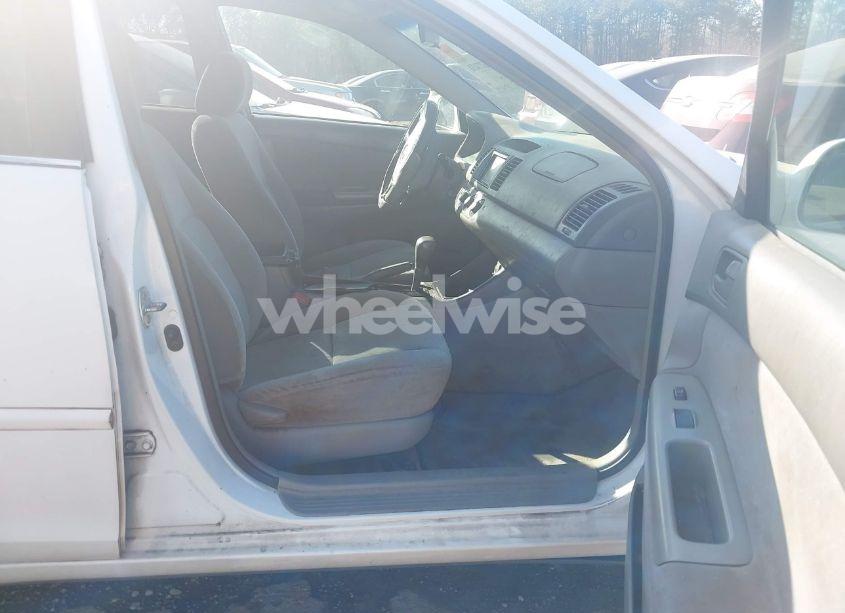 Photo 5 of 2004 Toyota Camry LE V6 (VIN 4T1BF32K34U075776)