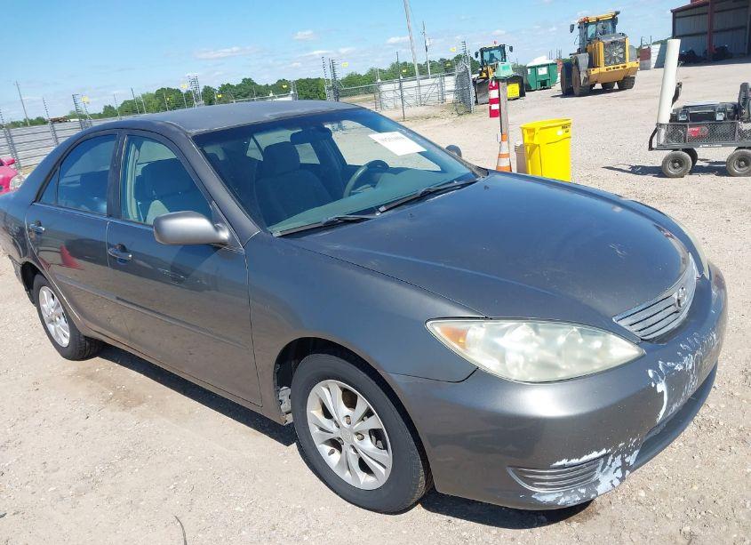 2005 Toyota Camry LE V6/XLE V6 (VIN 4T1BF32K354602958) main photo
