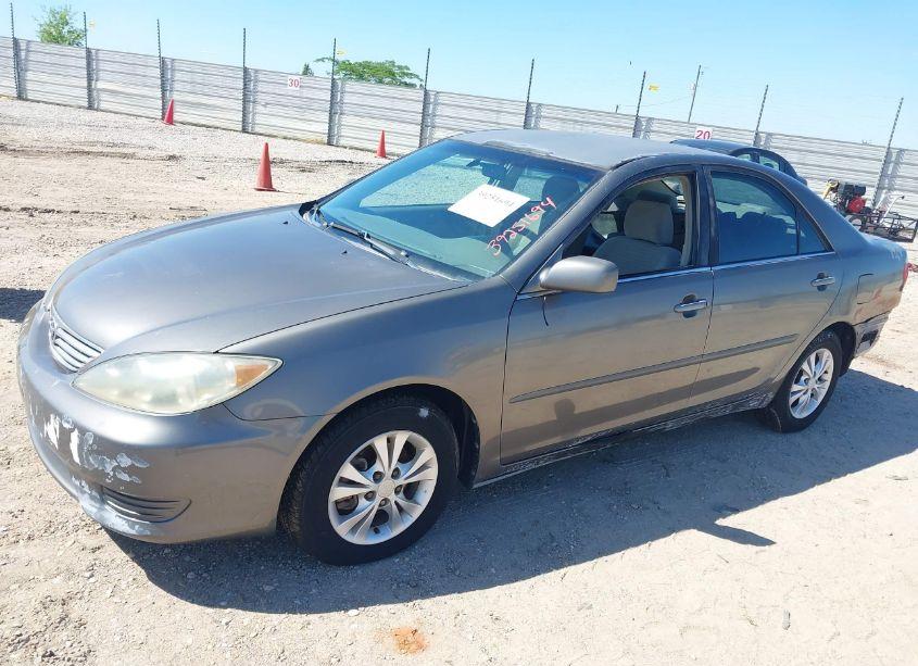 Photo 2 of 2005 Toyota Camry LE V6/XLE V6 (VIN 4T1BF32K354602958)