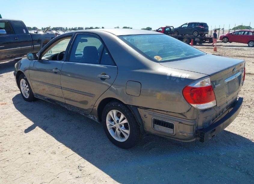 Photo 3 of 2005 Toyota Camry LE V6/XLE V6 (VIN 4T1BF32K354602958)