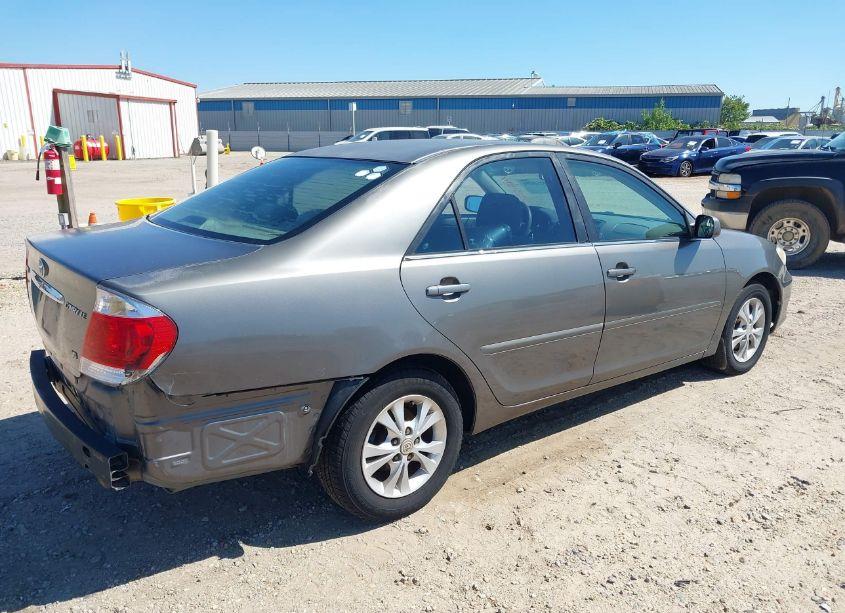 Photo 4 of 2005 Toyota Camry LE V6/XLE V6 (VIN 4T1BF32K354602958)