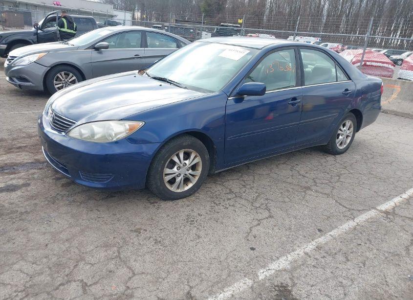 Photo 2 of 2005 Toyota Camry LE V6 (VIN 4T1BF32K35U098377)