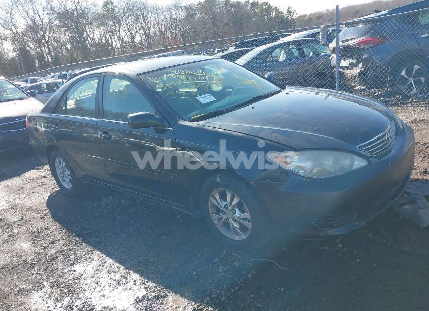 2005 Toyota Camry LE V6 (VIN 4T1BF32K35U107949) main photo
