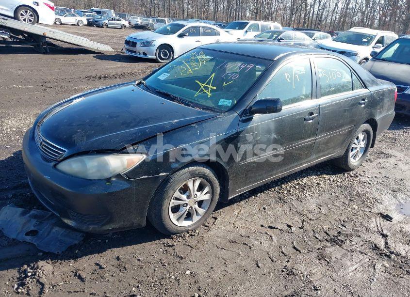 Photo 2 of 2005 Toyota Camry LE V6 (VIN 4T1BF32K35U107949)