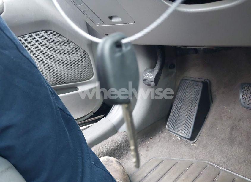 Photo 11 of 2005 Toyota Camry XLE V6 (VIN 4T1BF32K35U109233)